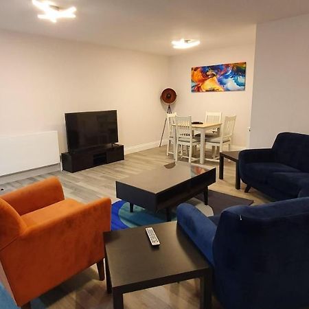 Garland Modern Spacious Apartment, Brentwood 1 Eksteriør billede