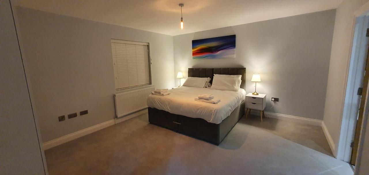 Garland Modern Spacious Apartment, Brentwood 1 Eksteriør billede