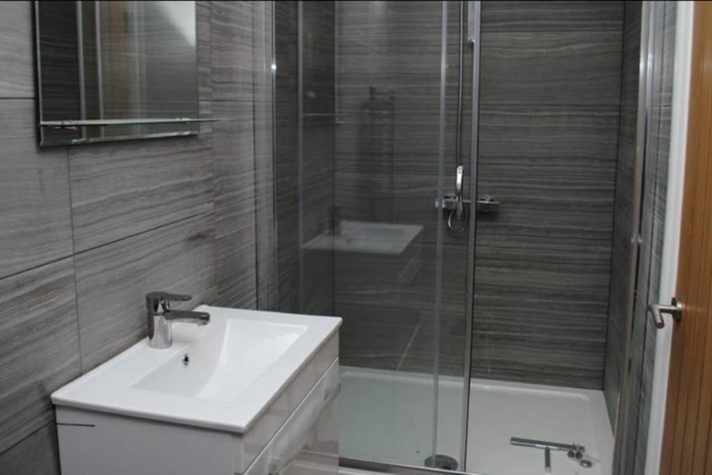 Garland Modern Spacious Apartment, Brentwood 1 Eksteriør billede