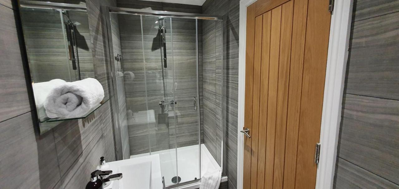 Garland Modern Spacious Apartment, Brentwood 1 Eksteriør billede