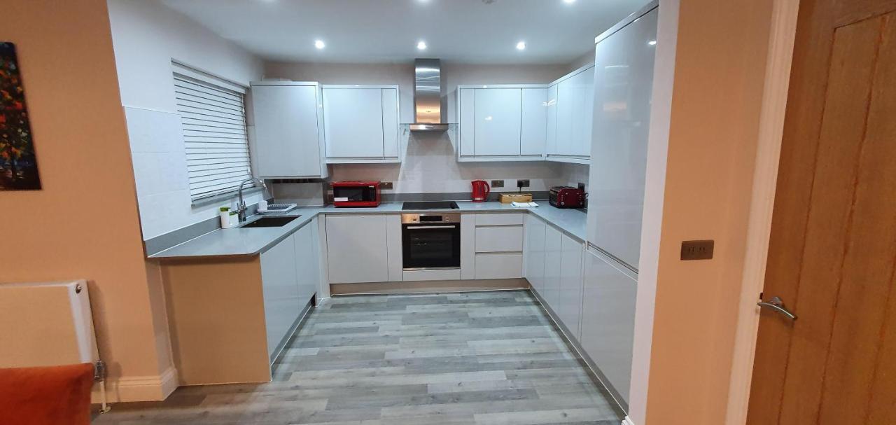 Garland Modern Spacious Apartment, Brentwood 1 Eksteriør billede
