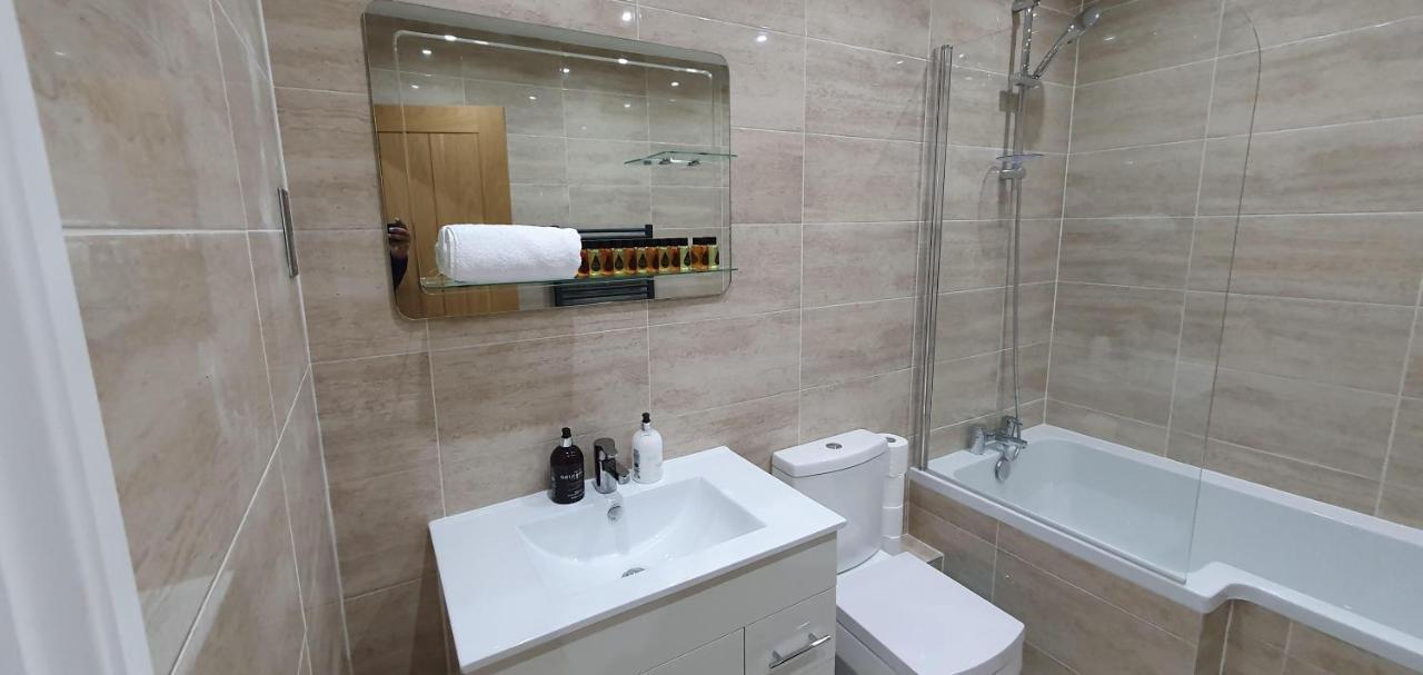 Garland Modern Spacious Apartment, Brentwood 1 Eksteriør billede