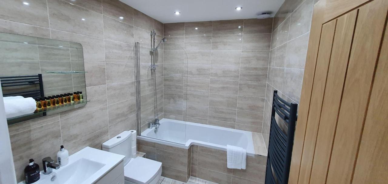 Garland Modern Spacious Apartment, Brentwood 1 Eksteriør billede